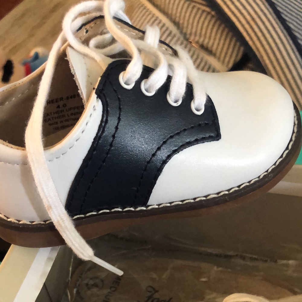 Footmates Oxford navy and white toddler dress shoe size 4 EUC